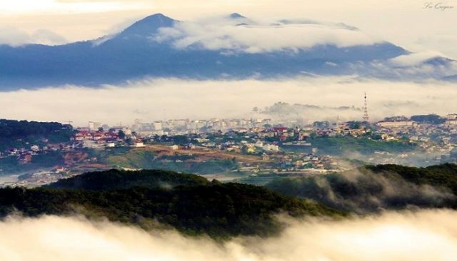 Da Lat was flickering under the mist of hazy clouds (Photo: ST)