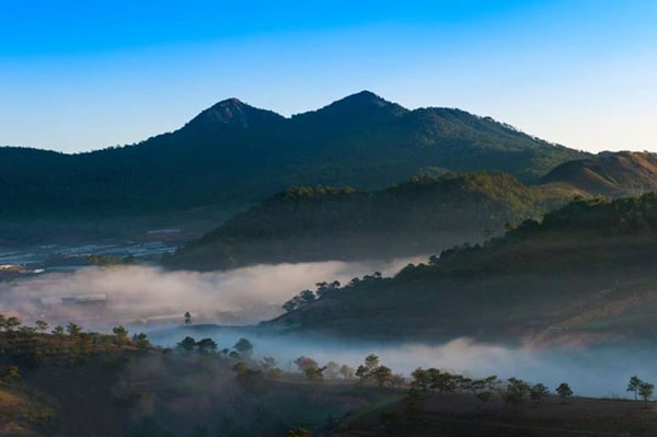 The ideal cloudy paradise of Thien Phuc Duc hill.  (Photo: ST)