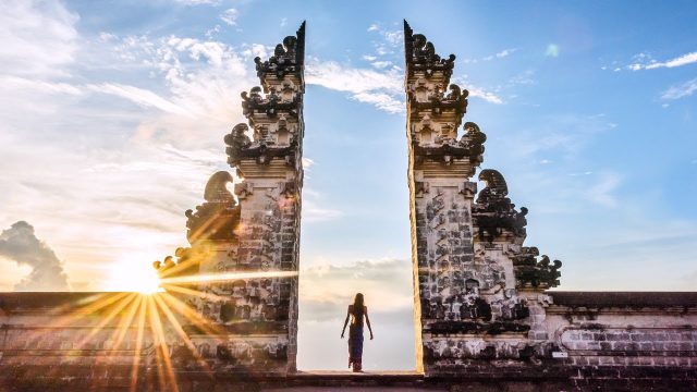 Pose ảnh ngàn like" với cánh cổng trời Bali đẹp chất ngất - Vntrip.vn