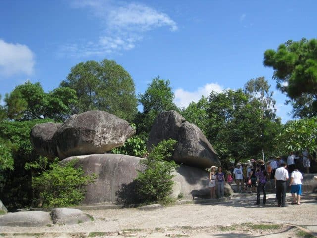 Hòn trống mái Sầm Sơn