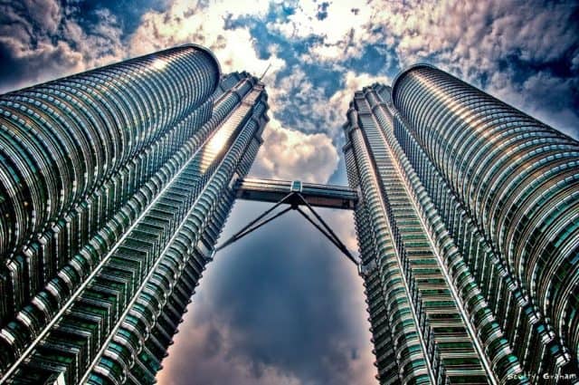 Khám phá những tòa tháp đôi chọc trời của Malaysia - Tháp đôi Petronas