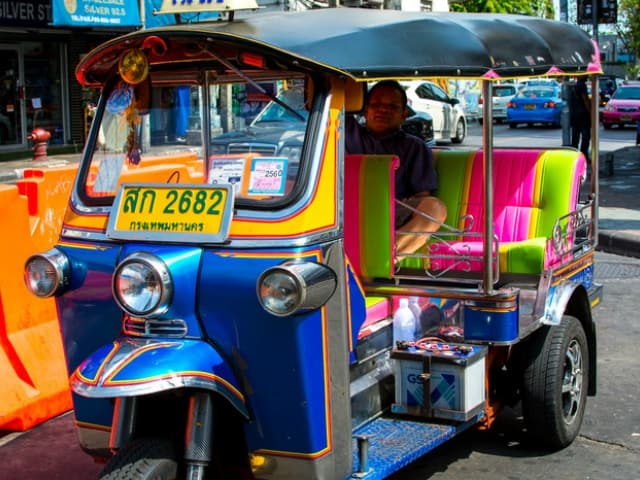 Tuk Tuk là phương tiện di chuyển đặc trưng tại Thái Lan (Ảnh ST)