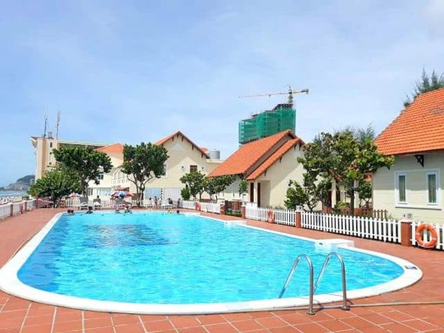 Hồ bơi của hai duong intourco Resort tại Vũng Tàu (Ảnh ST)