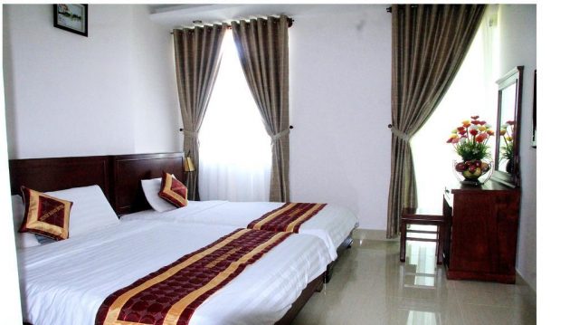 Căn phòng màu trắng trang nhã của khách sạn Minh Đăng (ảnh ST)