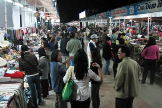 Ha Long night market