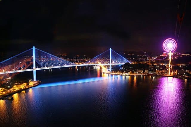 Bai Chay Bridge is one of the most beautiful bridges in Vietnam (photo ST)