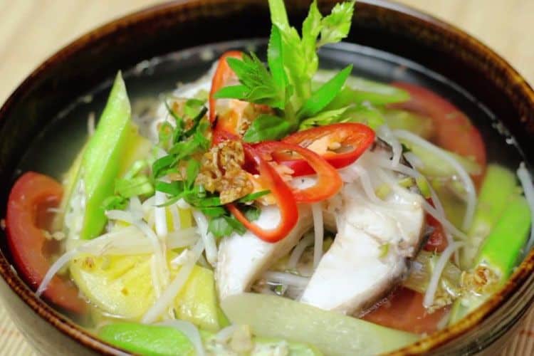 Canh chua một món ăn quen thuộc trong bữa cơm của người Việt