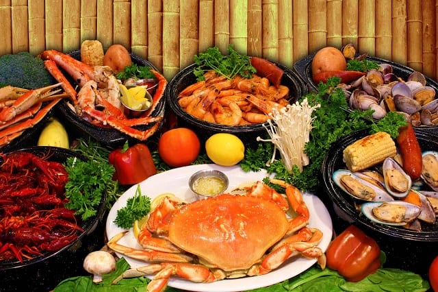 Các món ăn được chế biến từ hải sản ngay tại Kỳ Co Eo Gió