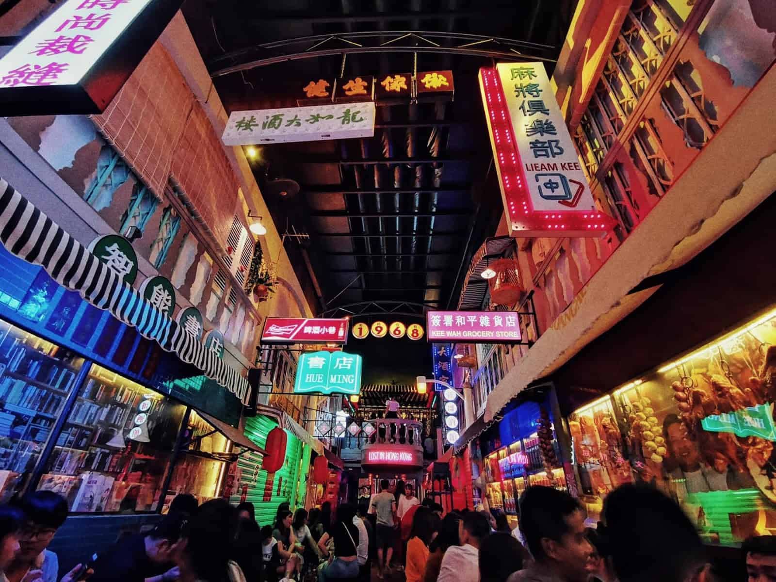 Hẻm bia lạc ở Hong Kong điểm check-in không thể bỏ qua - Thiên đường giải trí về đêm đã đến