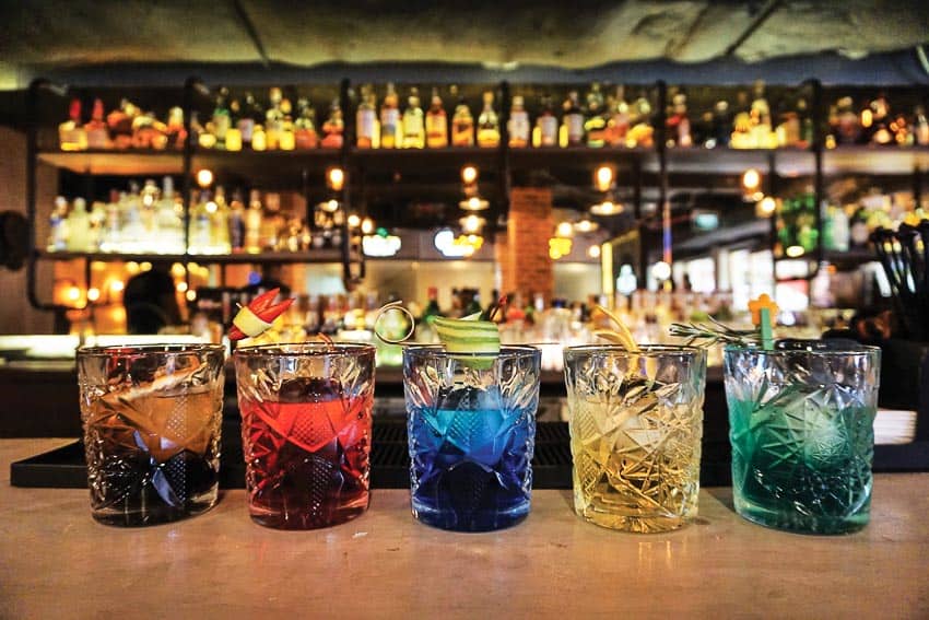 Thưởng thức các loại cocktail đặc biệt ở Mot Hai Bar