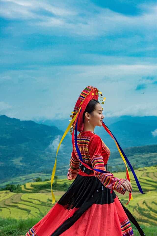 Vẻ đẹp dịu dàng, thần thái cao nhất của cô gái Tuyên Quang trong bộ trang phục truyền thống của người dân nơi đây