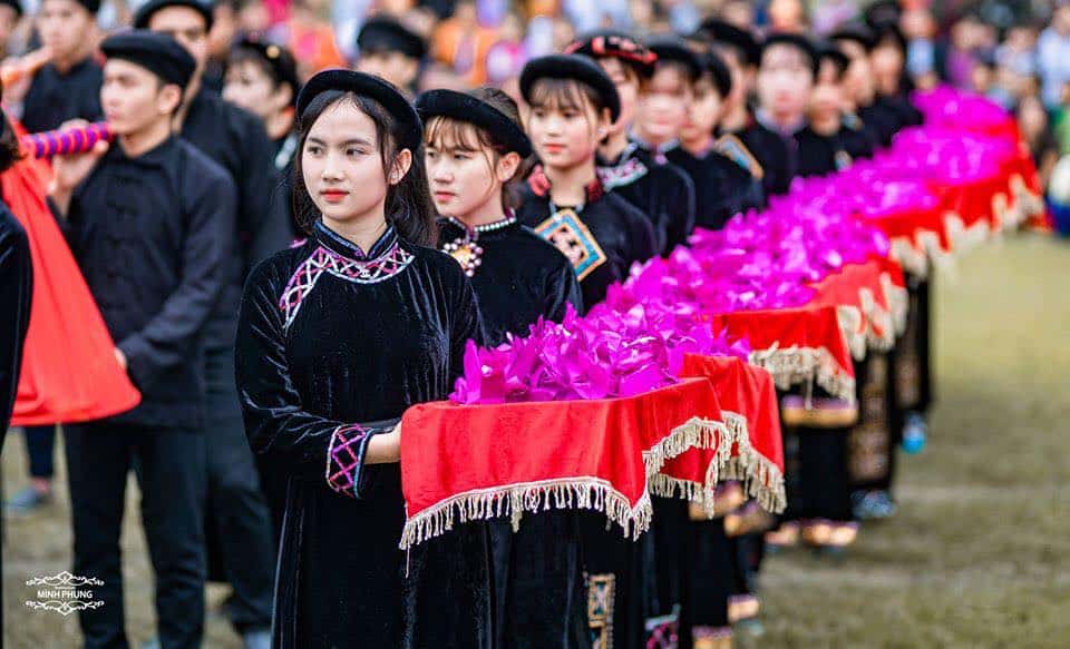 Những cô gái Tuyên Quang trong độ tuổi đôi mươi với vẻ đẹp thuần khiết trong bộ trang phục truyền thống