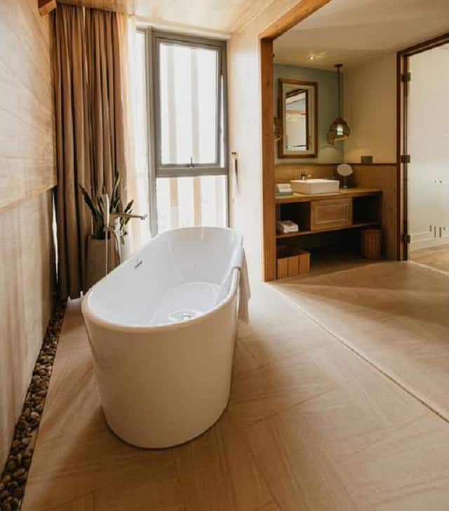 Năm 2024, khách sạn tại Vũng Tàu đã được nâng cấp và cập nhật với bồn tắm tiên tiến, mang đến cho du khách trải nghiệm nghỉ dưỡng tuyệt vời nhất. Tận hưởng không gian thoải mái với tầm nhìn ra biển và thư giãn trong bồn tắm đắm mình trong khoảnh khắc thư thái. Hãy đến và khám phá ngay.