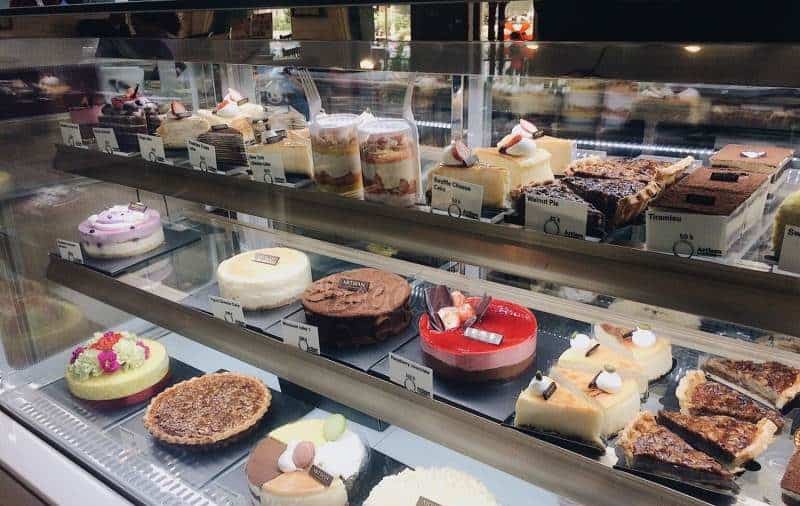 Artisan Bakery & Cafe nơi bạn có tha hồ lựa chọn vị bánh ưng ý nhất - Nguồn ảnh: Internet