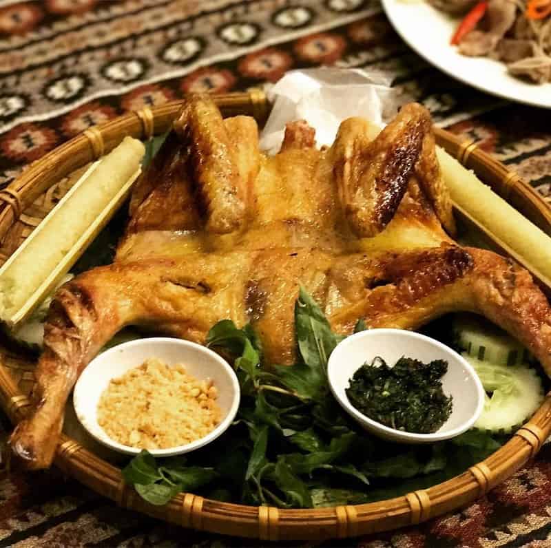 Gà đồi Tam Đảo ăn cùng cơm lam - Nguồn ảnh: Internet