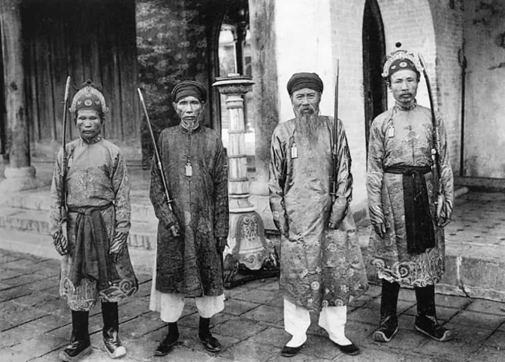 Những bức ảnh Việt Nam từ hơn 100 năm trước mang lại cho chúng ta một cái nhìn hoàn hảo về lịch sử và văn hóa của đất nước. Hãy cùng nhìn lại quá khứ của Việt Nam và cảm nhận những giá trị văn hoá truyền thống vô giá mà nó mang lại.