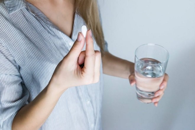 Nữ giới có thể sử dụng thuốc làm chậm kinh để làm chậm kinh