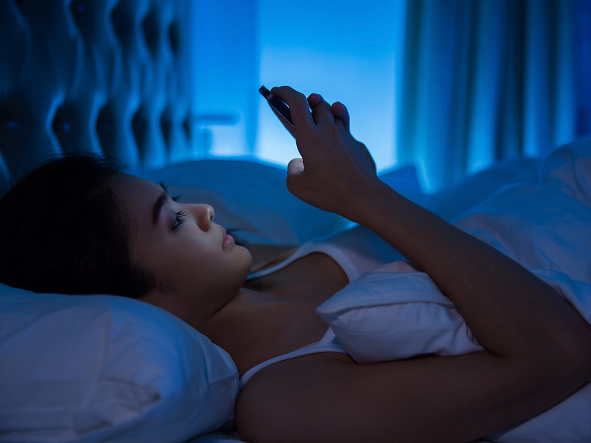 Không sử dụng thiết bị điện tử trước khi ngủ. Hình: Internet