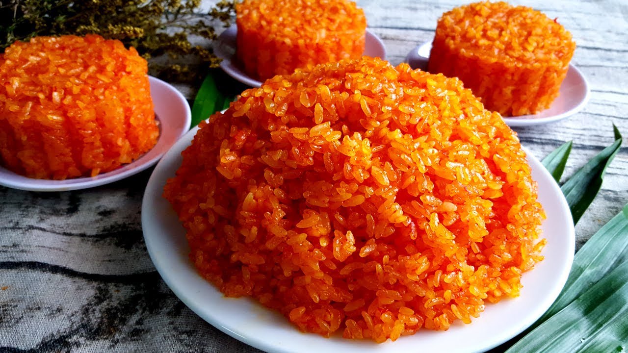 Gạo nếp cẩm có màu đỏ đặc trưng, ​​chứa nhiều vitamin E, tốt cho mắt và tăng cường sức chịu đựng.