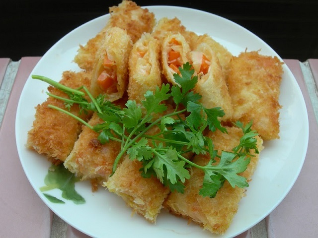 Crispy fried seafood spring rolls, kuravira kunonaka kwakaoma kuramba