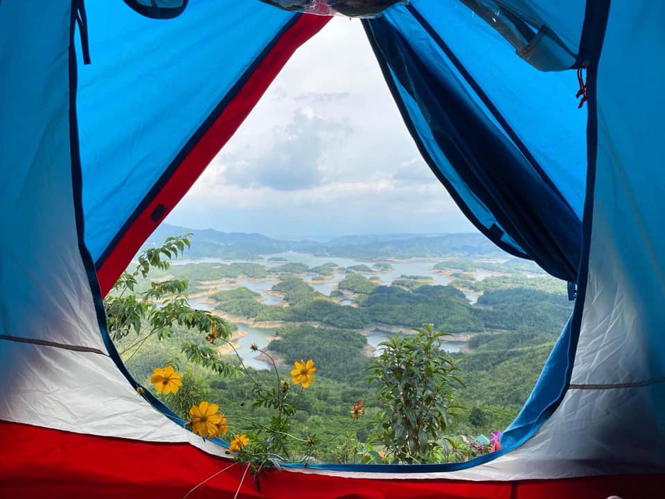 Camping at Ta Dung Lake - Waking up early in the morning in the middle of the vast mountains - Photo source: Ta Dung tourist area