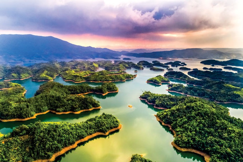 Ta Dung Lake is likened to Ha Long Bay in the Central Highlands - Photo source: Internet