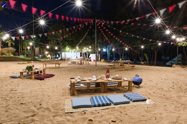Cắm trại đêm tại bãi đèo nước ngọt Vũng Tàu. Ảnh: Internet