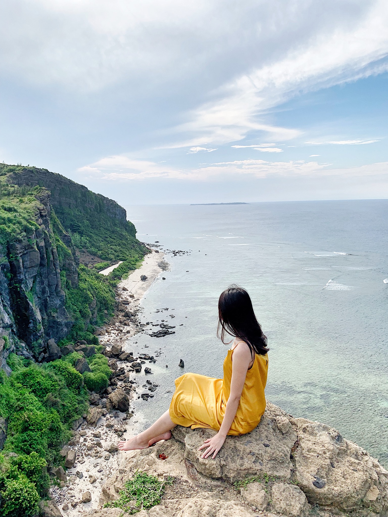 Đảo Lý Sơn dù được nhiều khách du lịch yêu thích nhưng vẫn giữ vẻ đẹp hoang sơ. Hình: Nguyễn Ngọc Bảo Khuyên