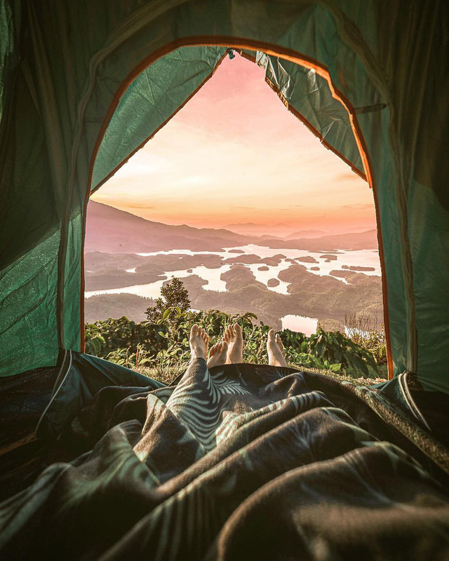 Trải nghiệm cảm giác cắm trại qua đêm giữa rừng núi - Nguồn ảnh: Internet