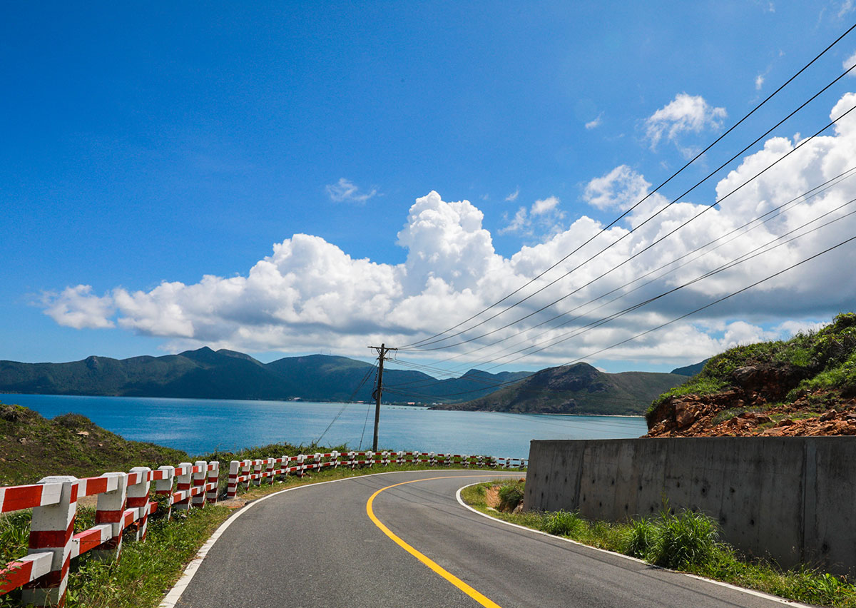 Những con đường tuyệt đẹp ở Côn Đảo. Hình: Sưu tầm