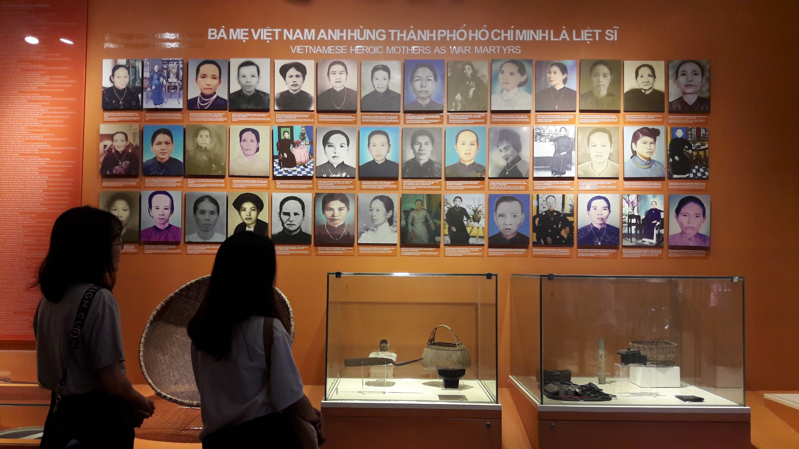 Bức tranh về các bà mẹ Việt Nam anh hùng.  Hình ảnh: Bộ sưu tập