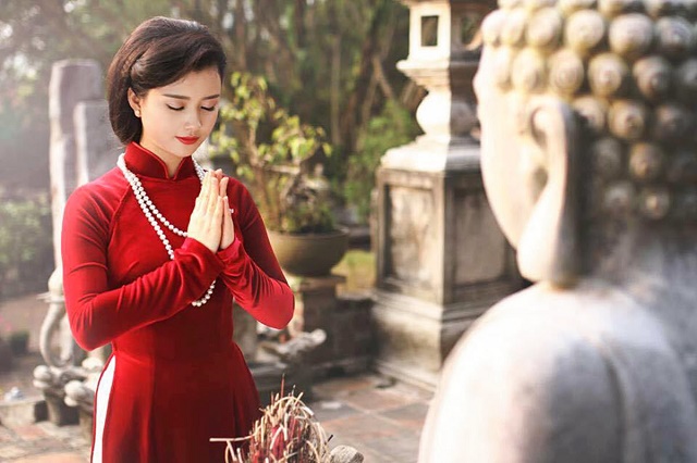 Ngôi chùa là nơi linh thiêng để nhiều bạn trẻ đến cầu nguyện