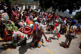 “Vũ công Quỷ” mong cầu đại dịch kết thúc tại lễ hội ở Venezuela
