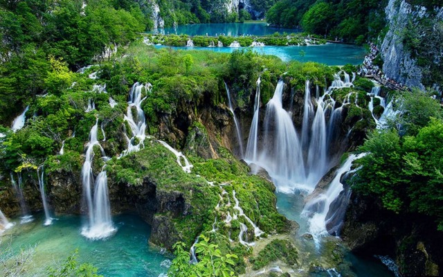 Dai Yem Waterfall from above looks like a beautiful ink painting.  Photo: Internet