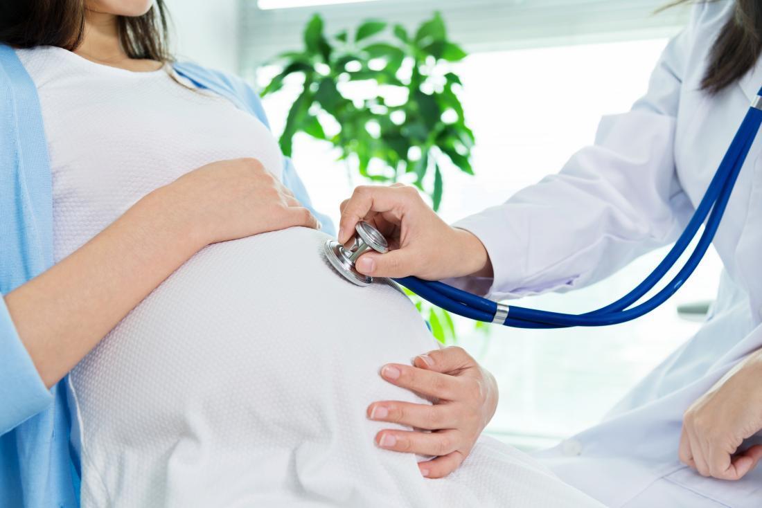 Phụ nữ có thai nên được sự tư vấn của bác sĩ trước khi tiêm vacxin Covid 19