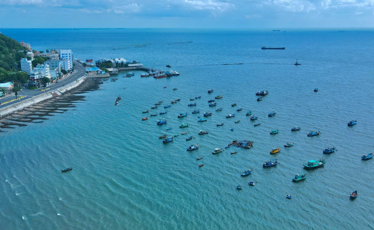 Biển Vũng Tàu trong xanh khi giãn cách xã hội