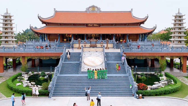 Những ngôi chùa nổi tiếng TP.HCM thích hợp cho hành hương đầu năm Nhâm Dần 2022