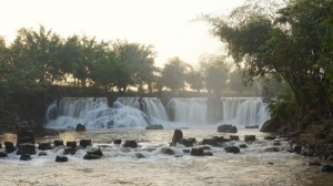 “Tránh nóng” tại suối, thác gần TP HCM