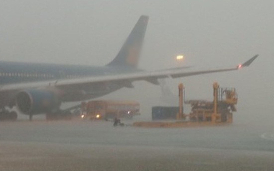 10 sân bay tạm đóng cửa vì bão Noru
