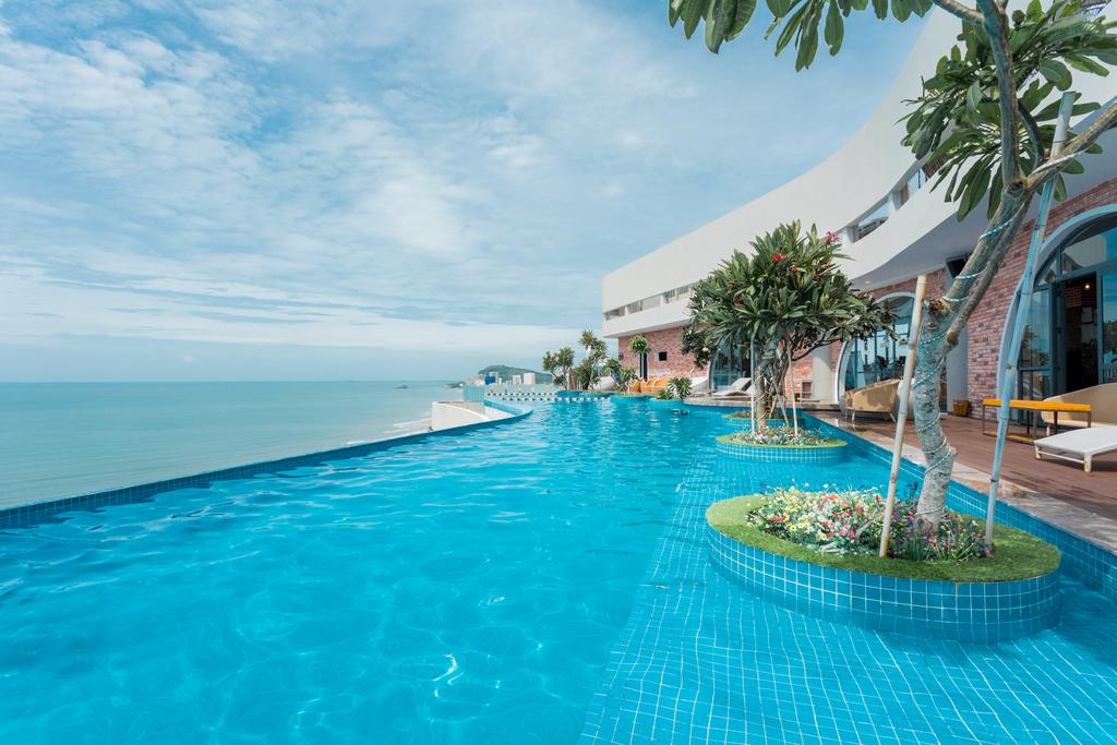 Hồ bơi vô cực Vũng Tàu tại Cao Hotel