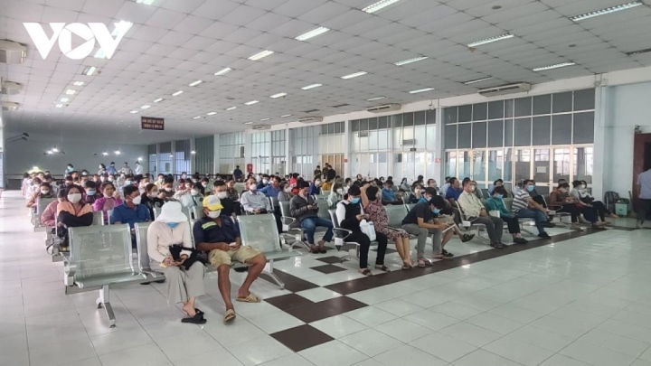 Ga Sài Gòn ngày đầu mở bán vé tàu Tết 2023