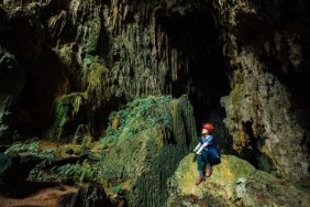 3 hang động đẹp nao lòng lại không khó chinh phục ở Quảng Bình