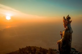 Lý do khiến núi thiêng Bà Đen (Tây Ninh) đón lượng khách kỷ lục trong tháng Giêng